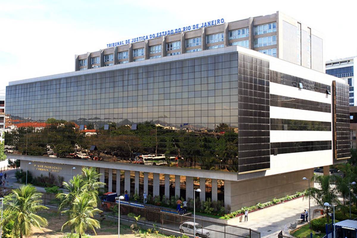 Magistrados do TJRJ Recebem Mais de R$ 100 Mil em Abril