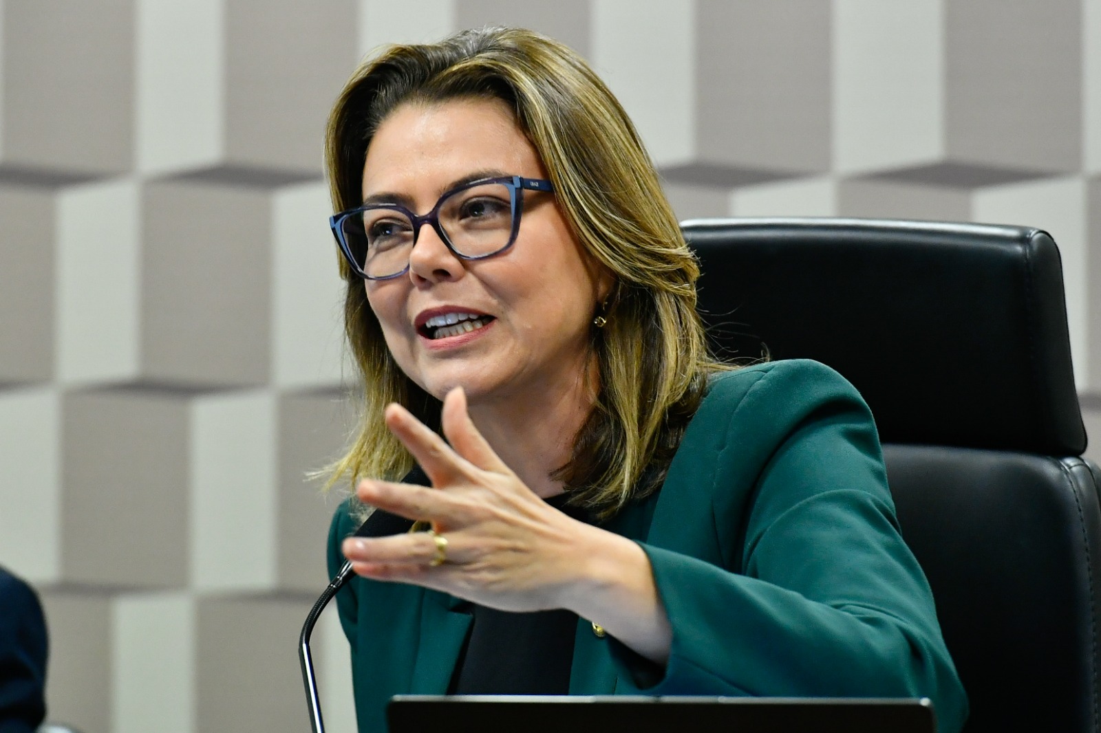 Conforme acordo, governo lidera comissão da taxa das blusinhas