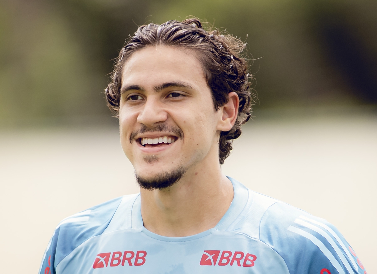 “Compra foi imoral”: casal rompe silêncio sobre Pedro, do Flamengo