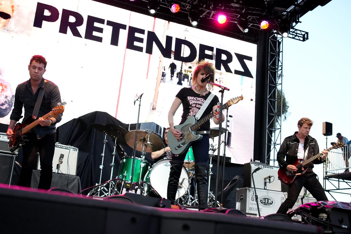 Foto colorida do The Pretenders - Metrópoles