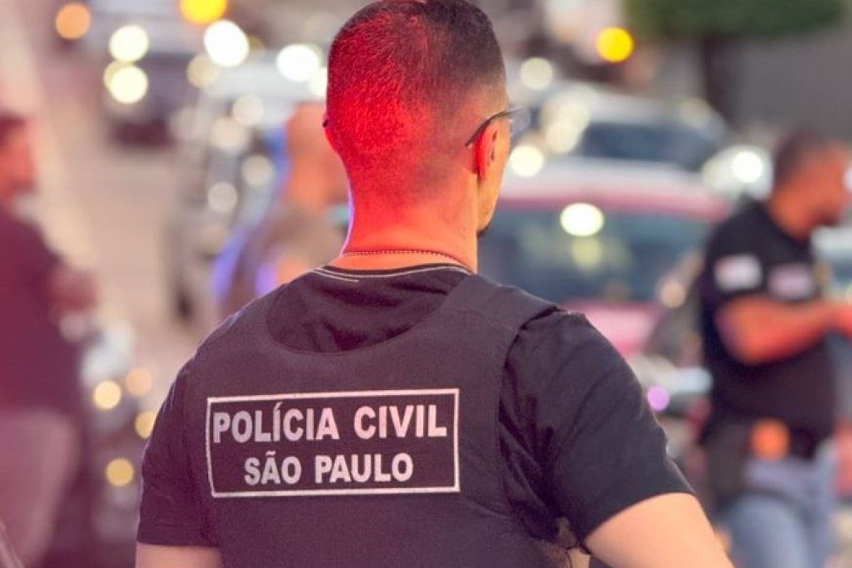 Com viatura descaracterizada, policial civil atropela mãe e filho no centro
