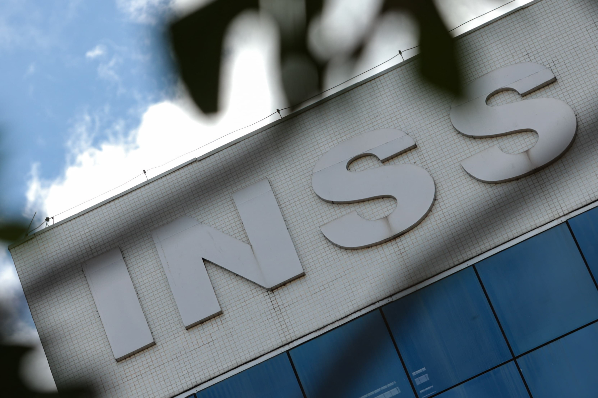 Senado aprova MP para reduzir fila do INSS e texto vai à sanção - QTU Questões do Universo