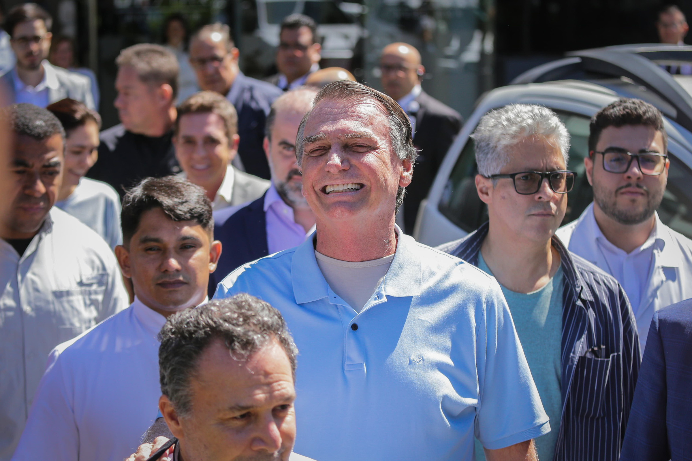 Damares explica que Bolsonaro teve indisposição na segunda, mas já está bem
