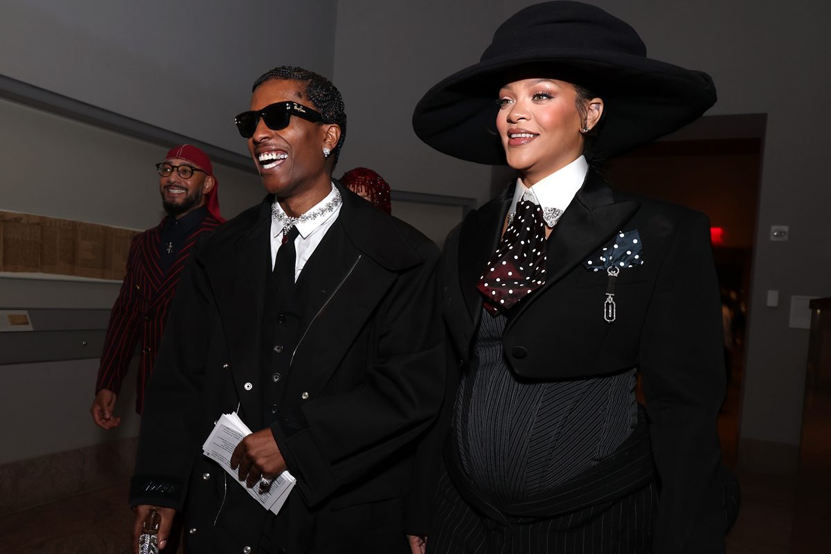 Foto colorida de A$AP Rocky e Rihanna - Metrópoles