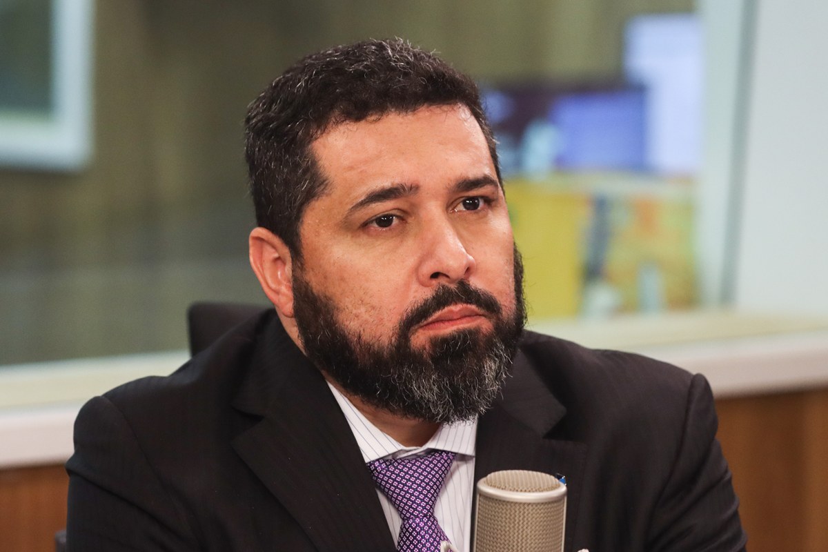 Ex-presidente dos Correios é ouvido pela PF em investigação de eleição conturbada