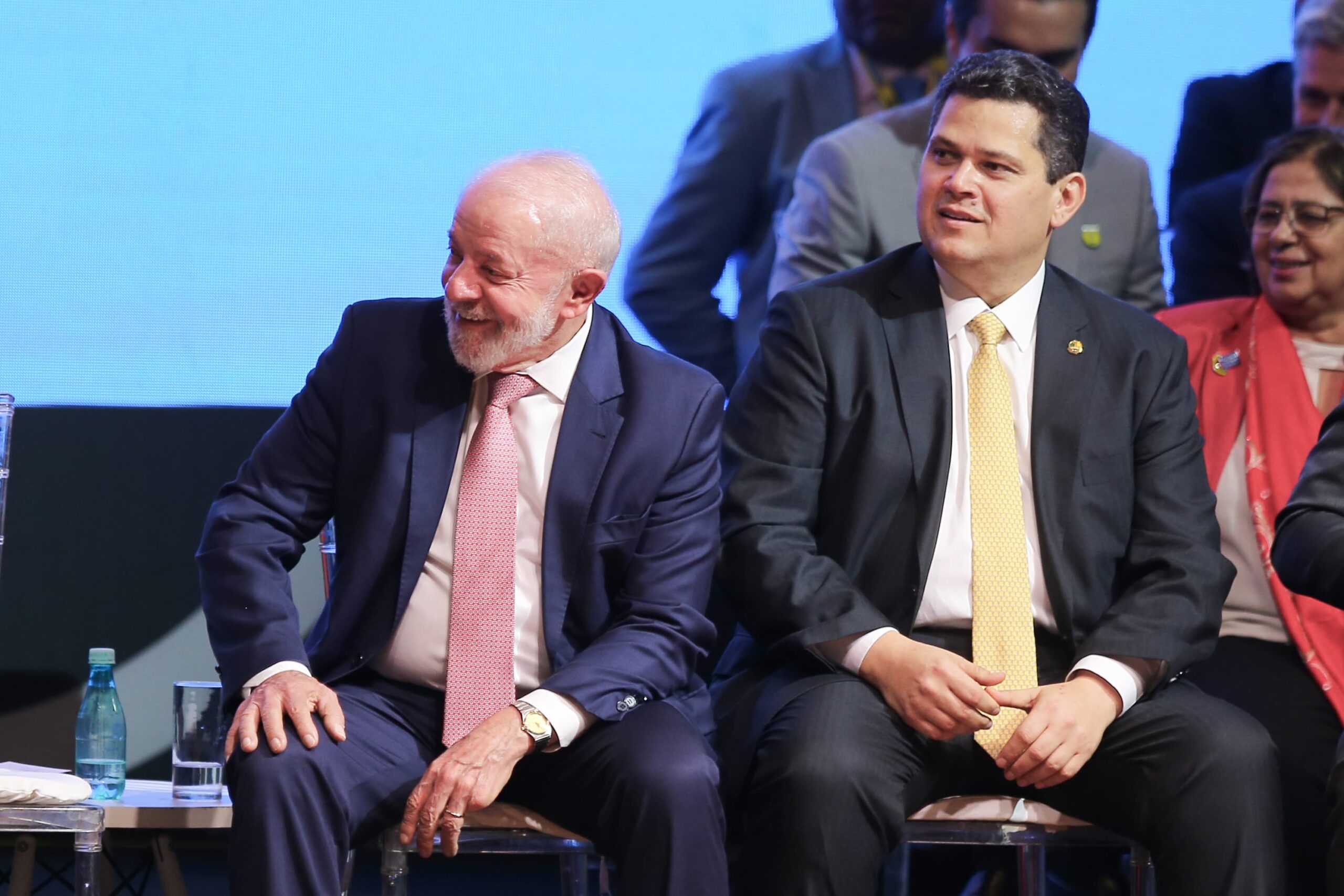 Lula, Alcolumbre e dirigentes locais