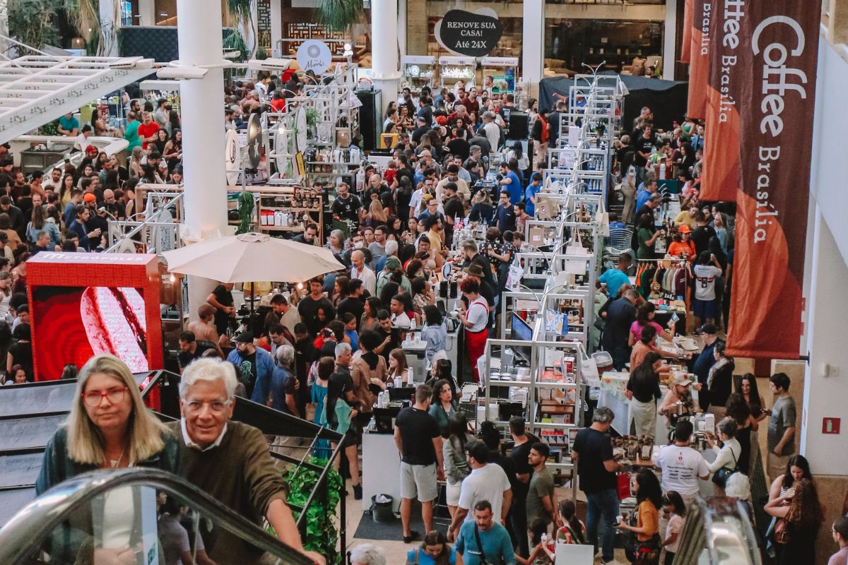 Varias pessoas participando de evento coffee brasilia que é de cafe- metrópoles