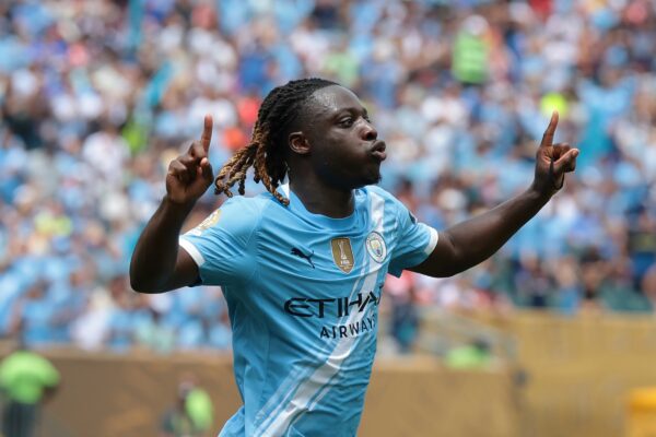 Foto colorida de Doku, do Manchester City - Metrópoles
