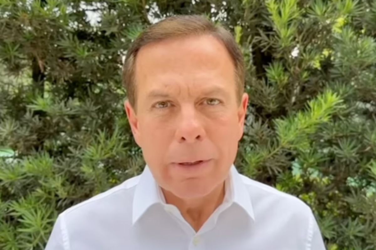 Desafeto de Jair, João Doria anuncia apoio a Flávio: "Aprendi a perdoar"