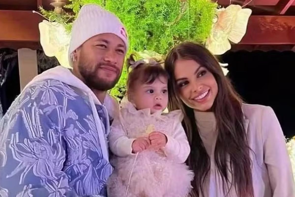 Amanda Kimberlly revela que tirou visto para Helena ver Neymar na Copa