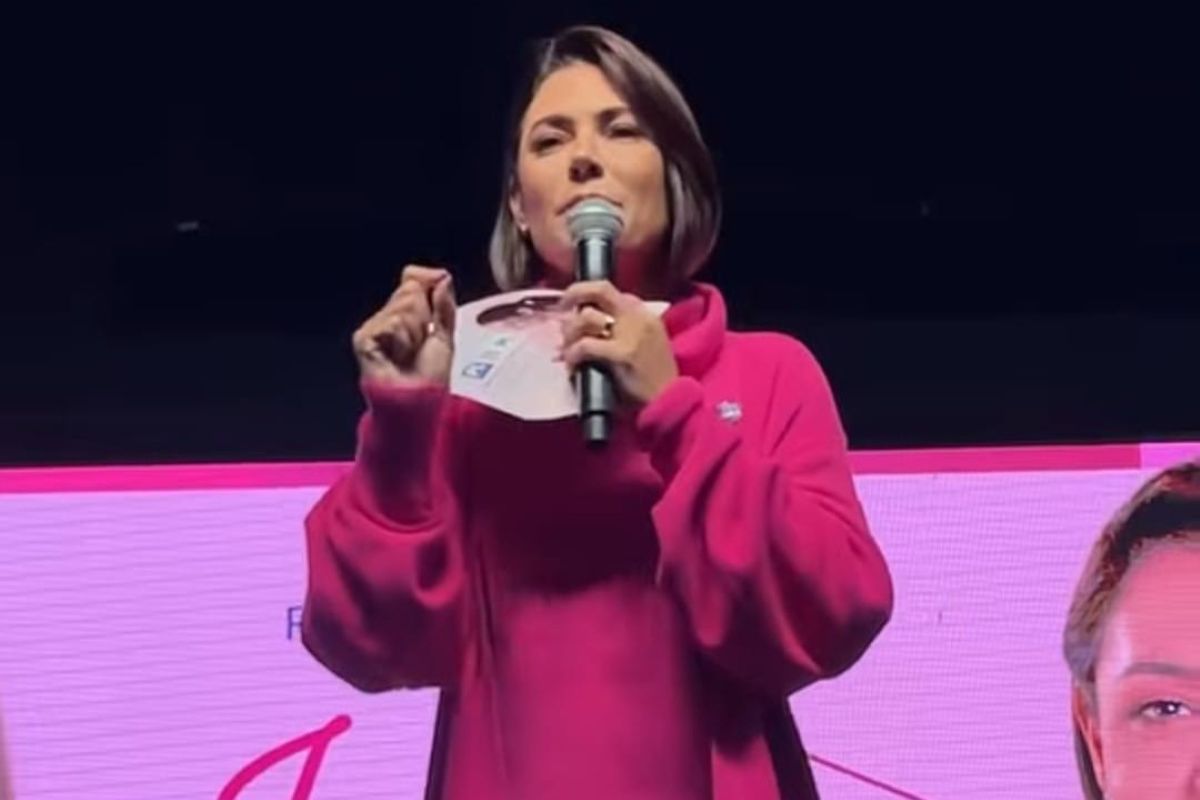 Michelle faz post no Instagram e chama Jair Bolsonaro de "Nosso líder"