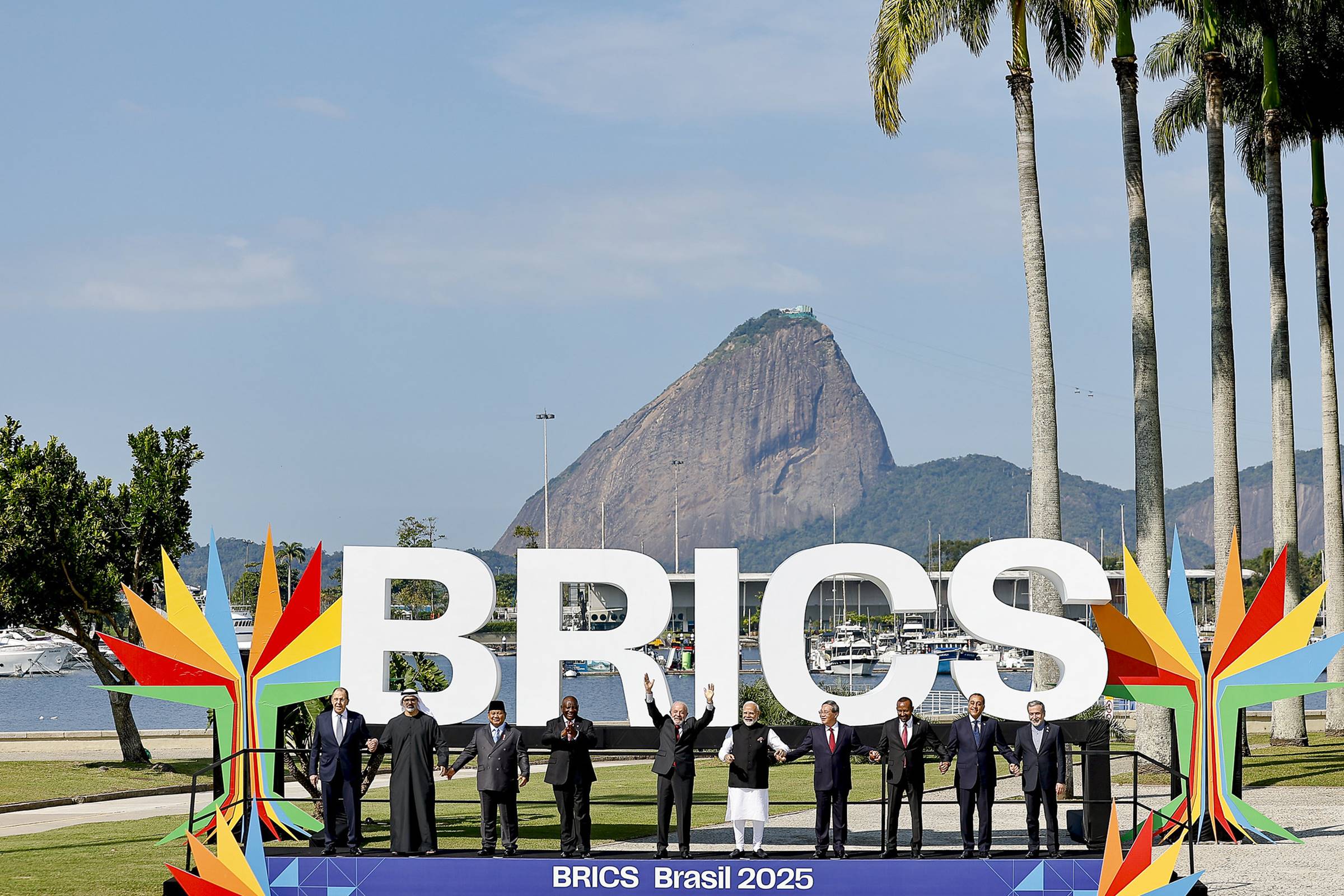 BRICS Avalia Integração de Pagamentos e Moedas Digitais, Afirma Banco Central Indiano