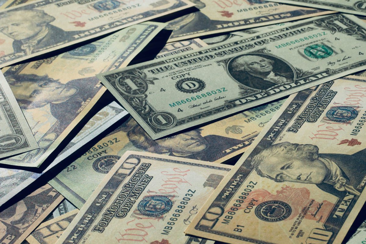 Dólar, Ibovespa e petróleo abrem em queda neste início de semana