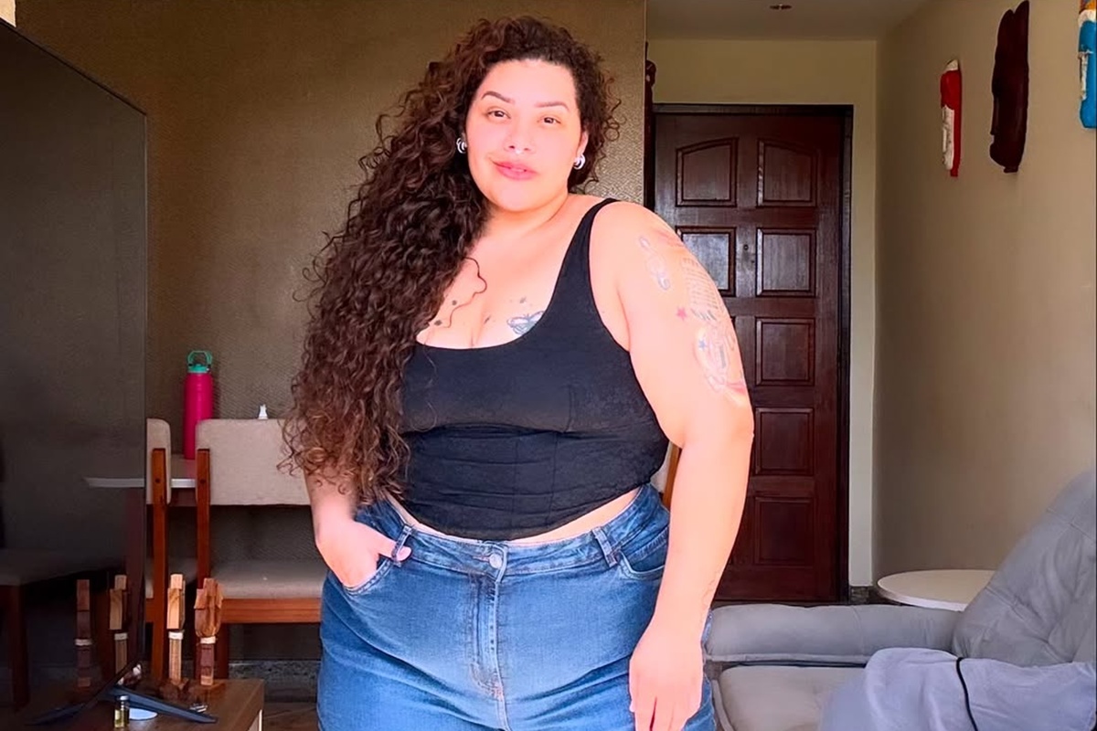 Ex-The Voice Aila Menezes mostra cicatriz após perder 90kg