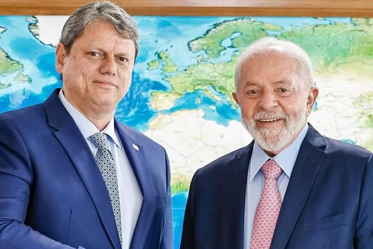 Tarcísio comenta fenômeno do voto "Tarlula" em SP: "Flávio vai crescer"