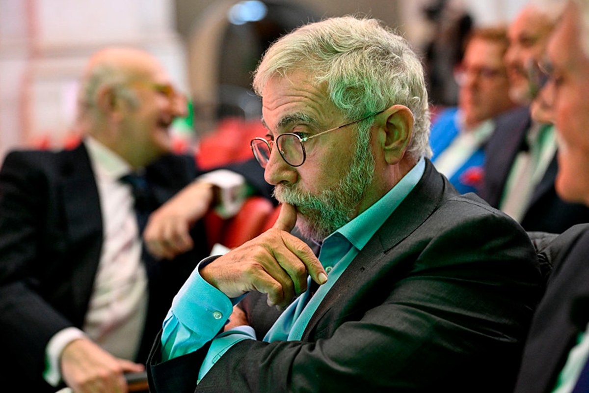 Nobel de Economia elogia Pix e diz que tarifaço de Trump ajudará Lula
