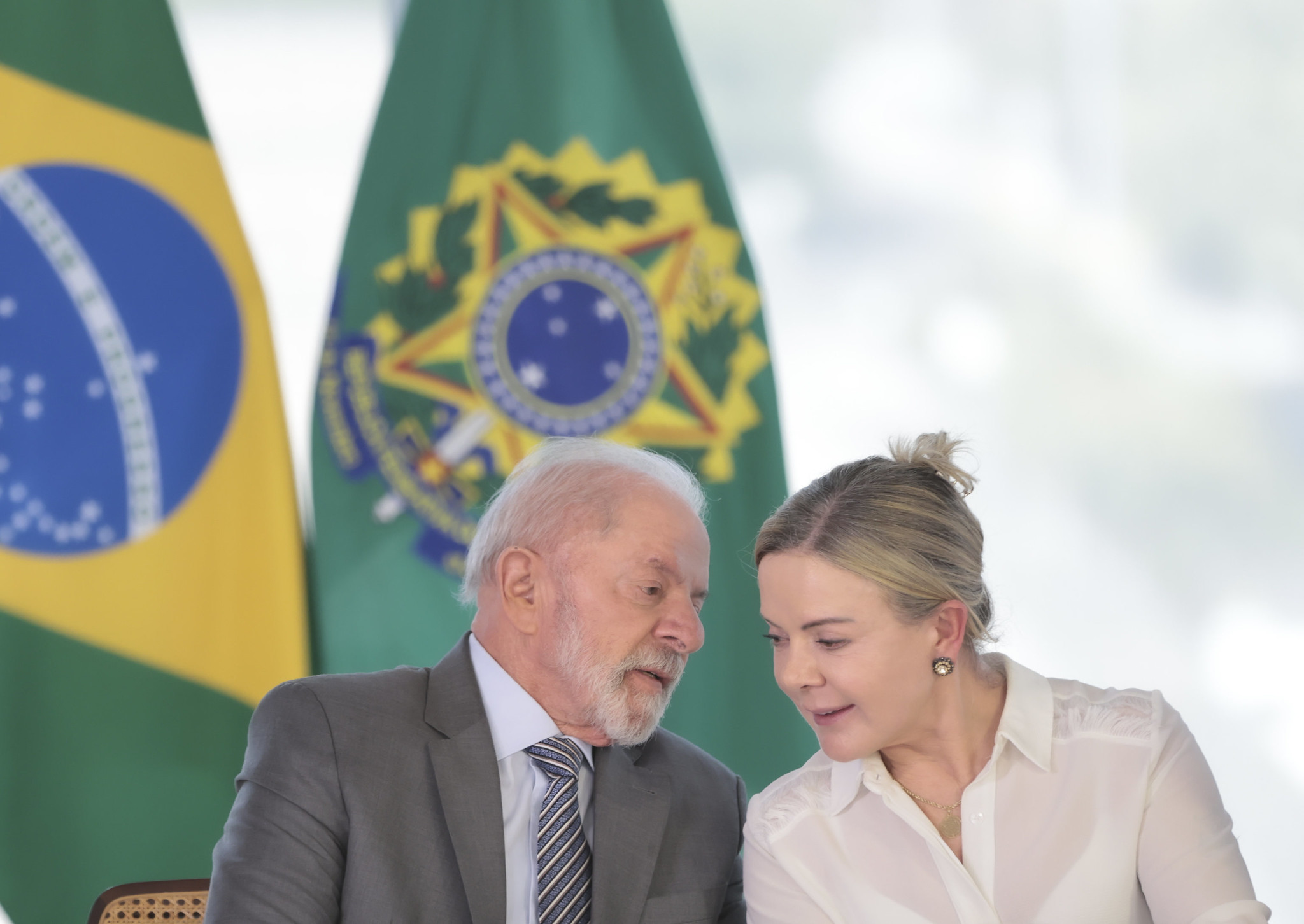Gleisi é cotada para assumir ministério que cuida do Bolsa Família