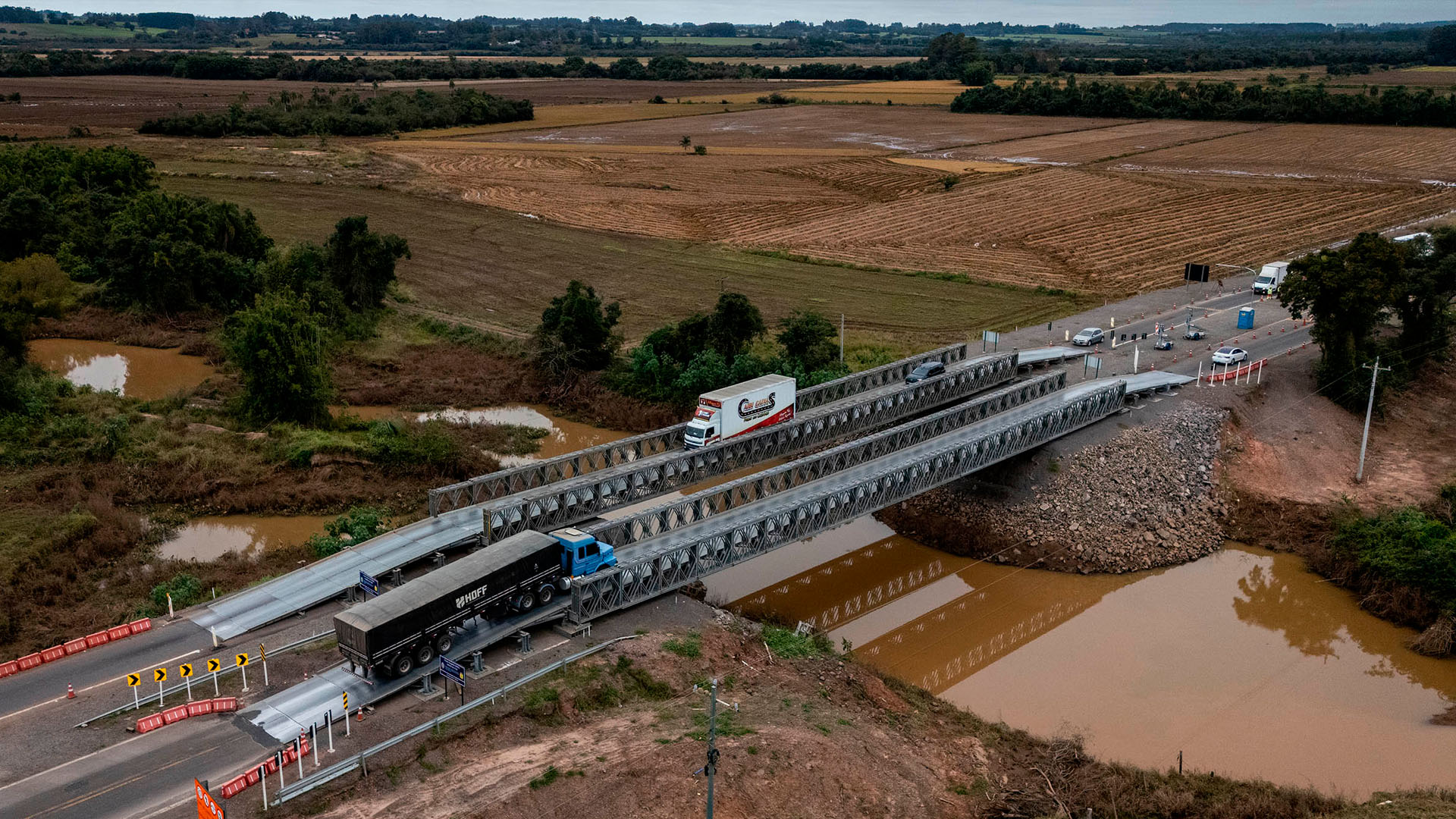 Imagem de ponte provisória sobre o rio Arroio Grande no RS