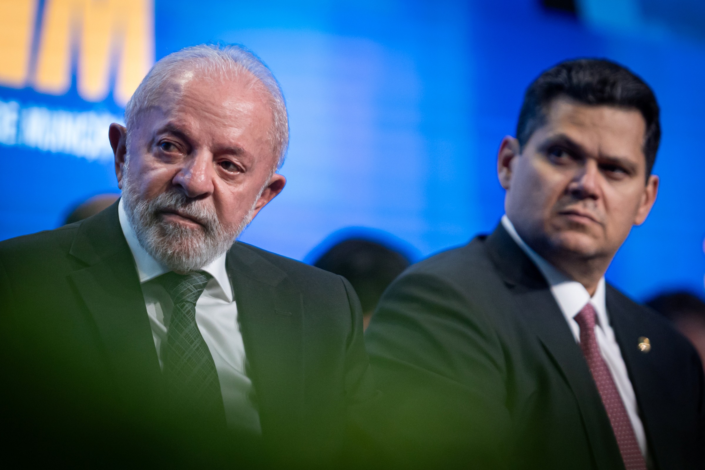 Lula acena a Alcolumbre por PECs e defende soberania em terras raras