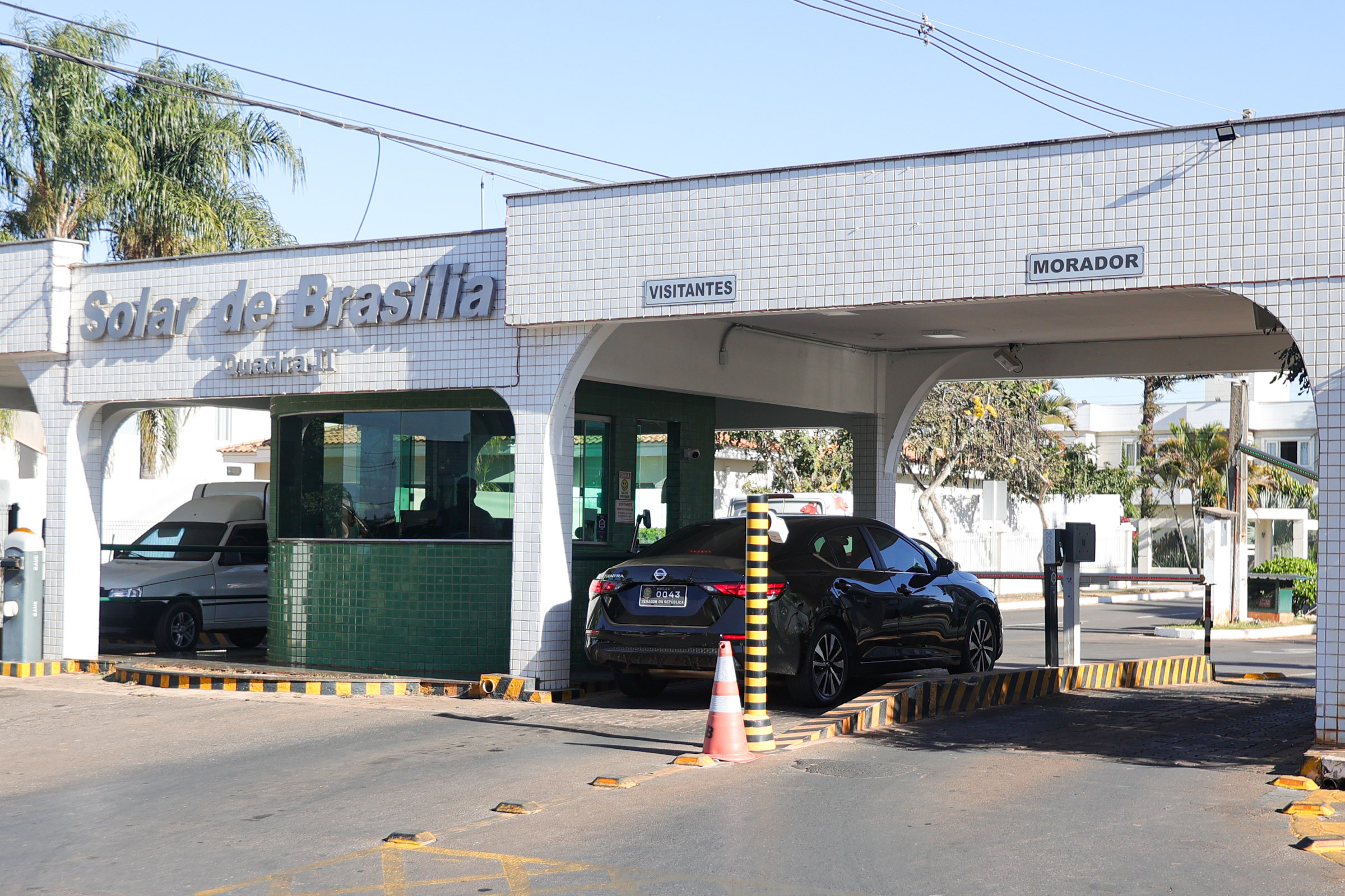 Expulso de condomínio admite mata-leão em vizinho, mas alega perseguição