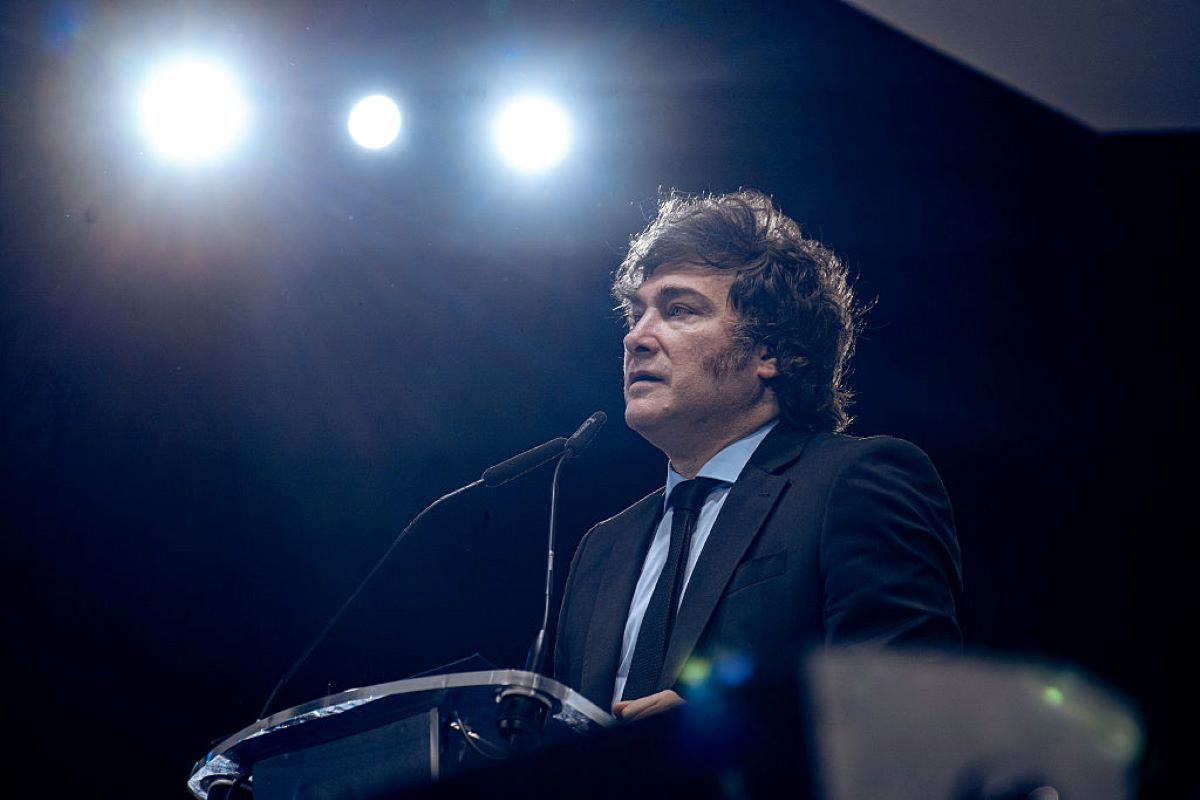 Javier Milei compartilha posts nas redes sociais com críticas a Lula