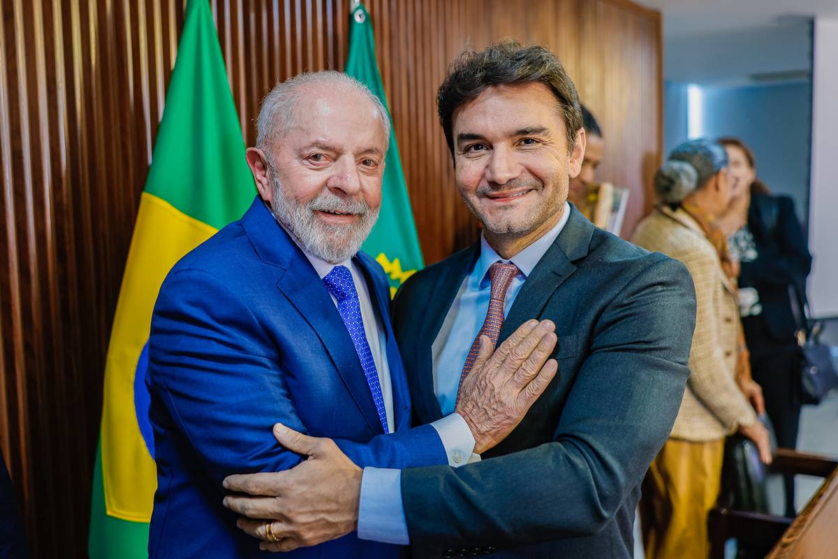 Lula pede presença de ex-ministro Celso Sabino no palco de ato no Pará