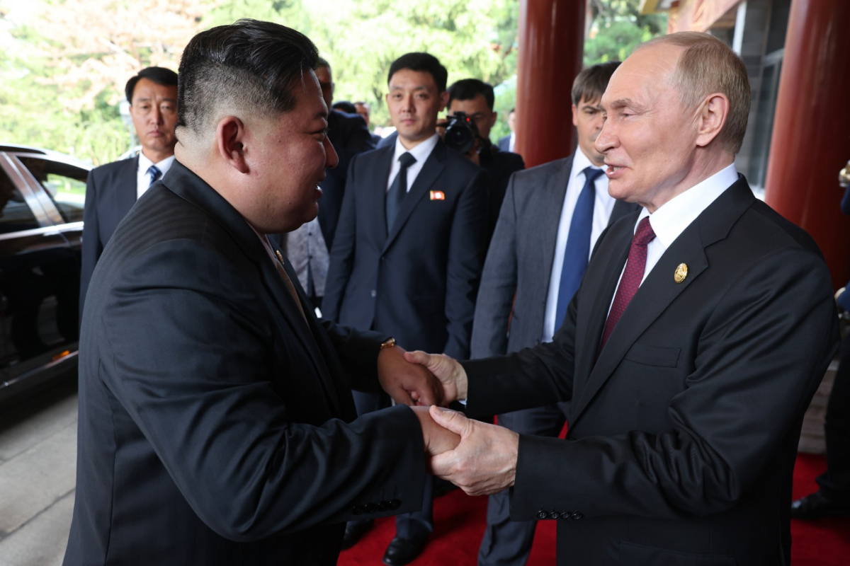 Zelensky acusa Rússia de atacar Ucrânia com míssil da Coreia do Norte