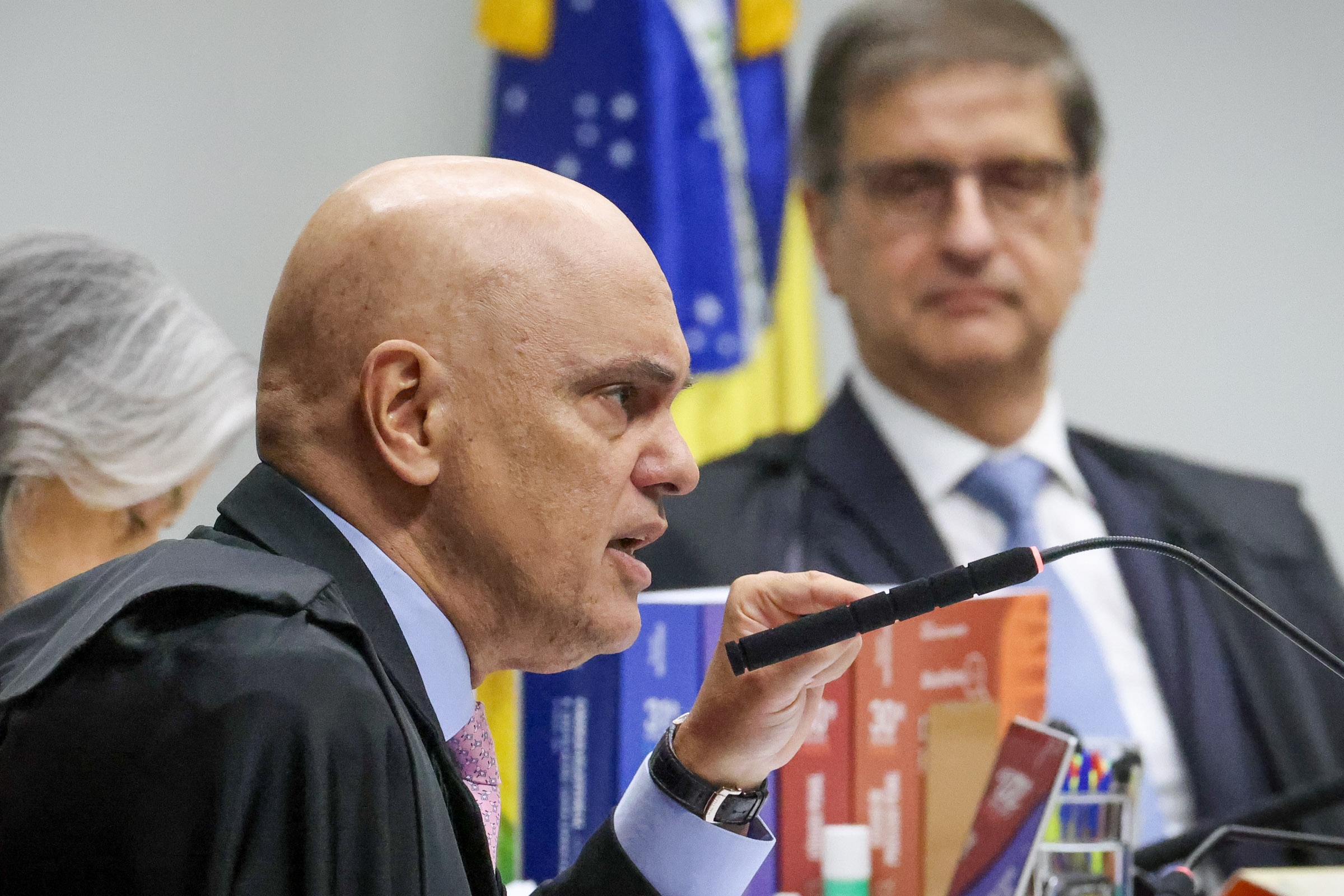 Moraes vota para condenar Bolsonaro e mais 7 réus por trama golpista Metropoles