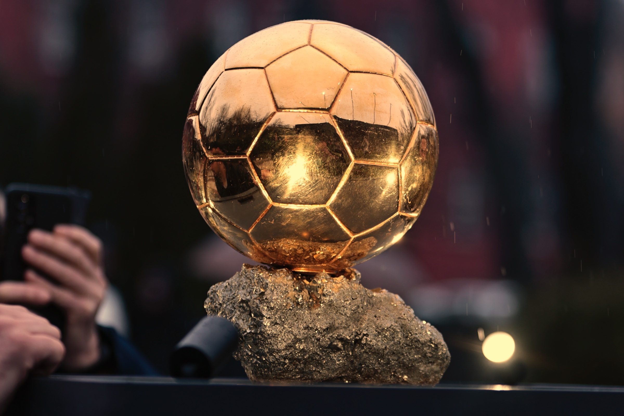Bola de Ouro: site anuncia Yamal, Mbappé e Kane como vencedores por engano
