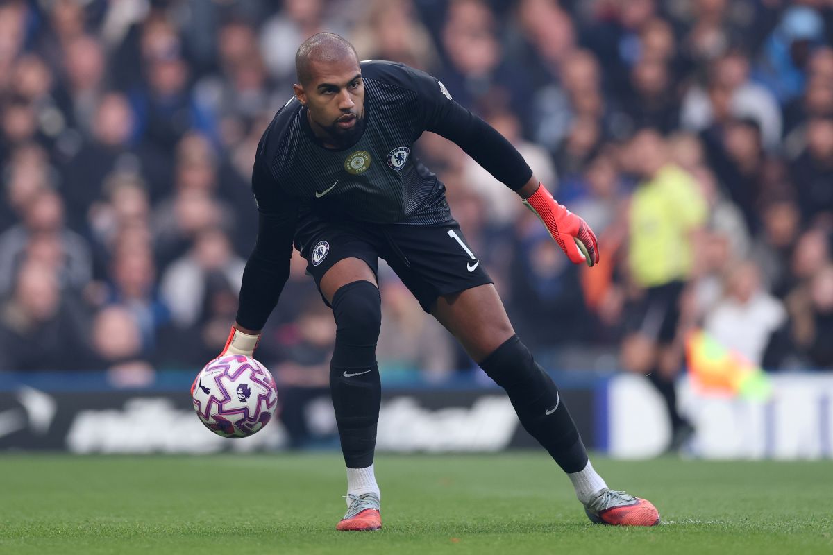 Goleiro do Chelsea é multado em mais de R$ 10 mil por excesso de velocidade