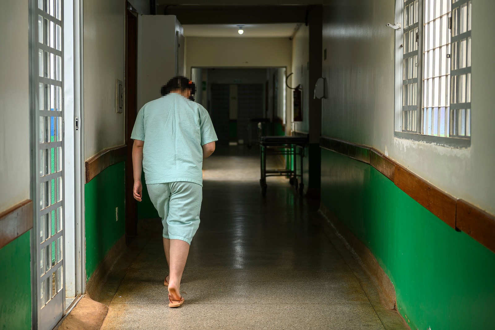 Menina autista terá novo lar após 1 ano morando em hospital no Entorno