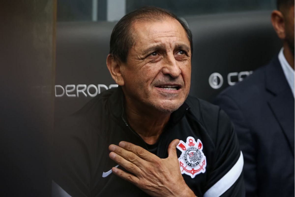 Favorito no Corinthians, Ramón Díaz tem suspensão de seis jogos pendente