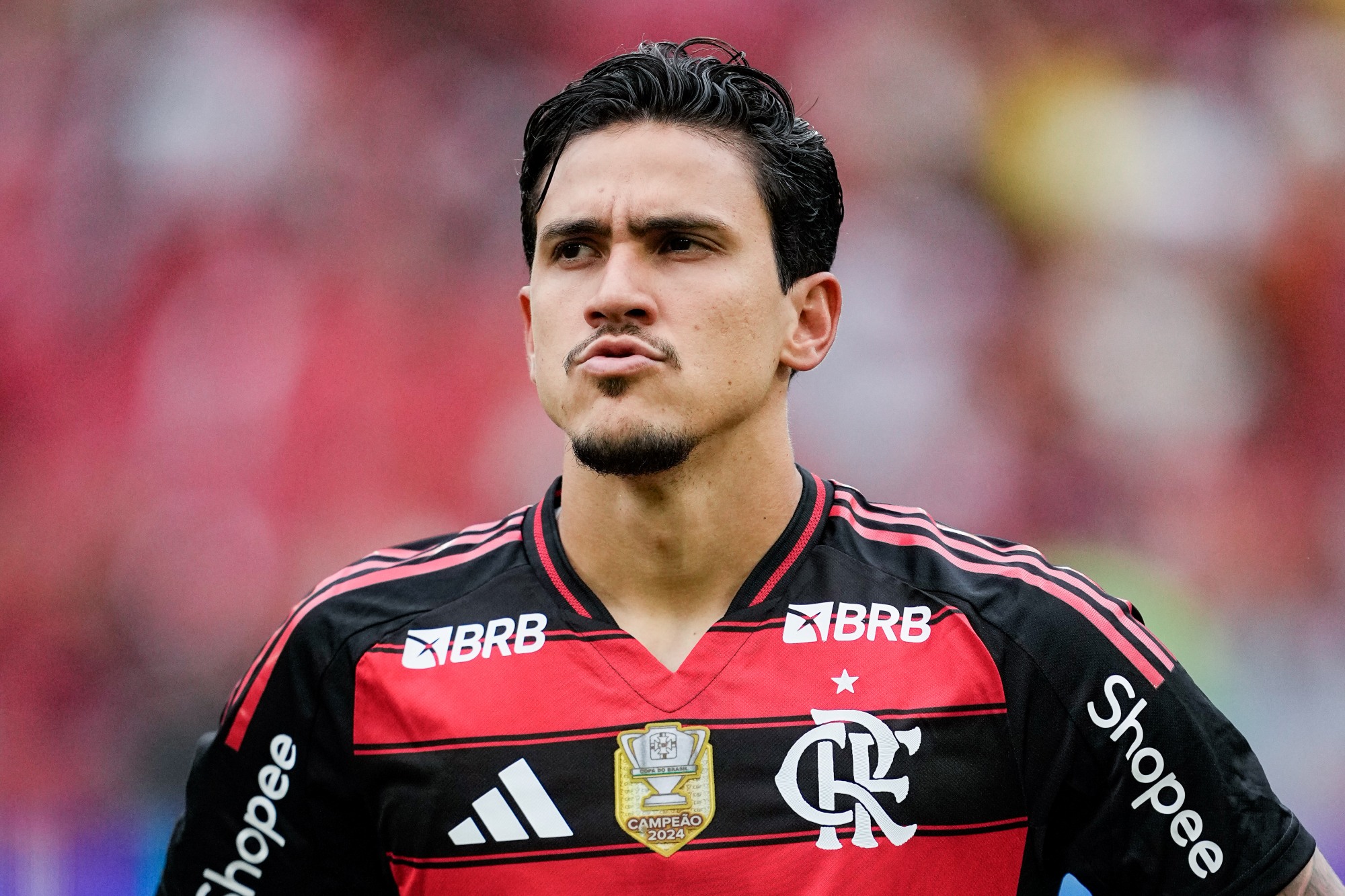 Pedro, do Flamengo, é cobrado a deixar casa no Rio