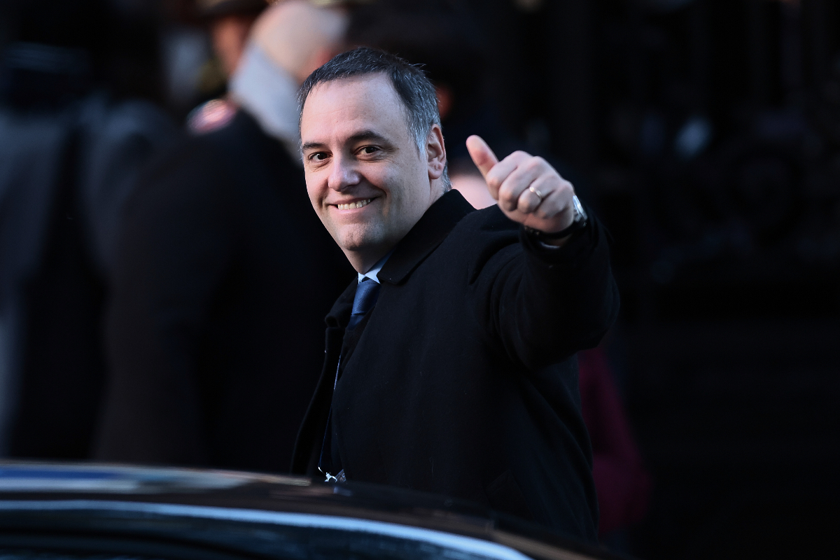 Chefe de gabinete de Milei renuncia em meio a investigação por enriquecimento ilícito
