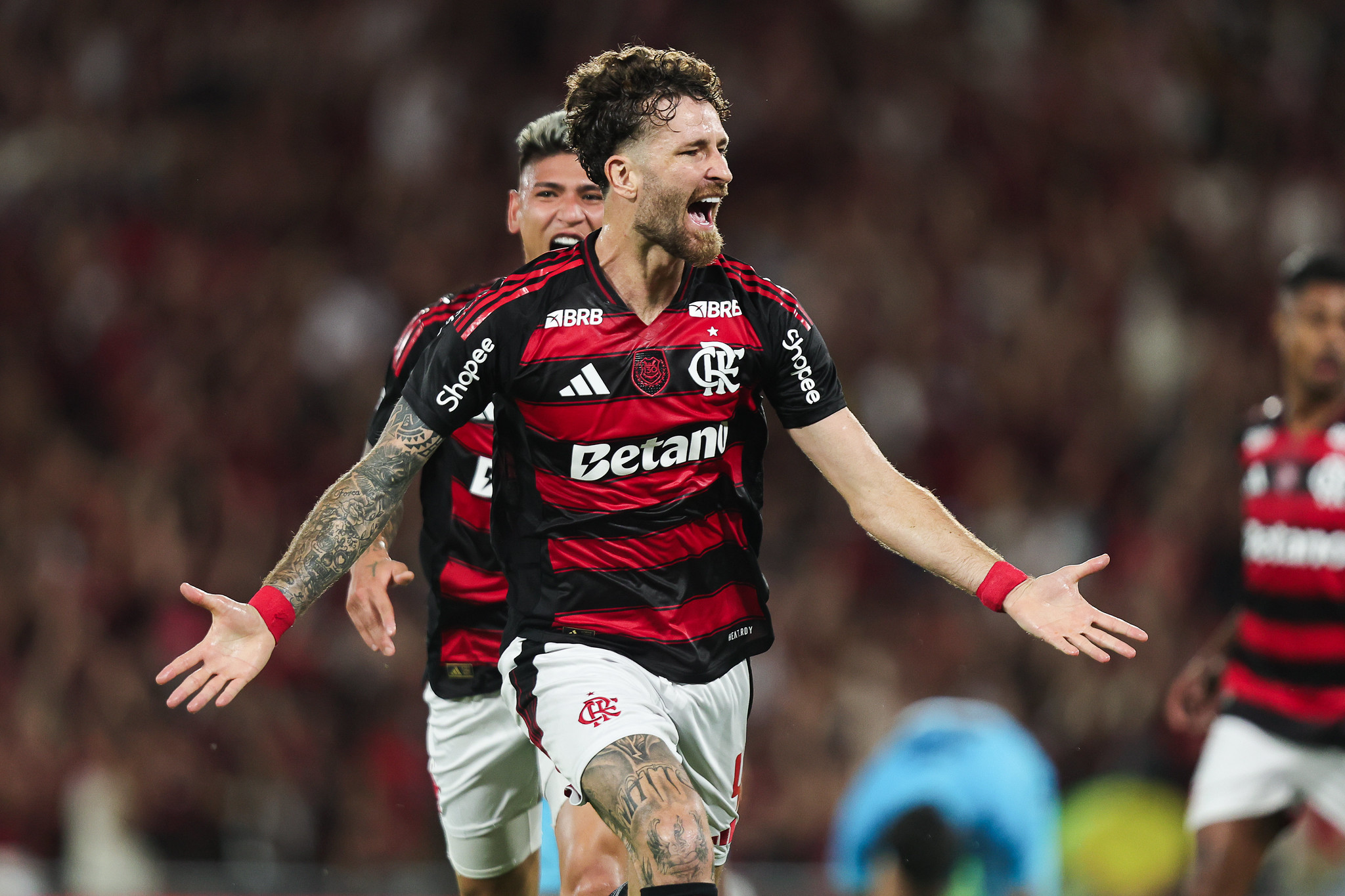 Flamengo recebe oferta de R$ 58 milhões do Besiktas por Léo Pereira