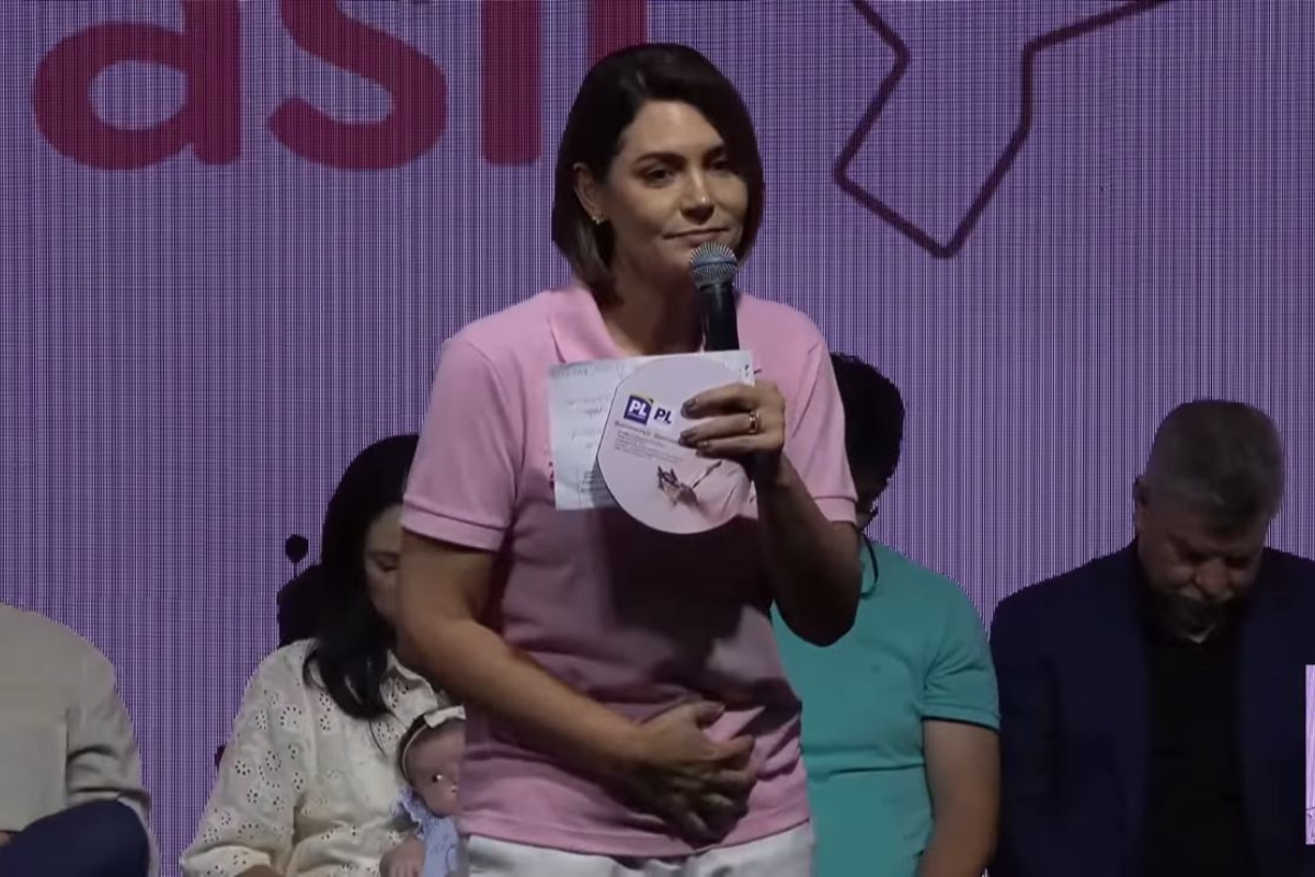 Imagem de destaque da notícia: Michelle Bolsonaro deve retornar a Brasília após agenda no Ceará