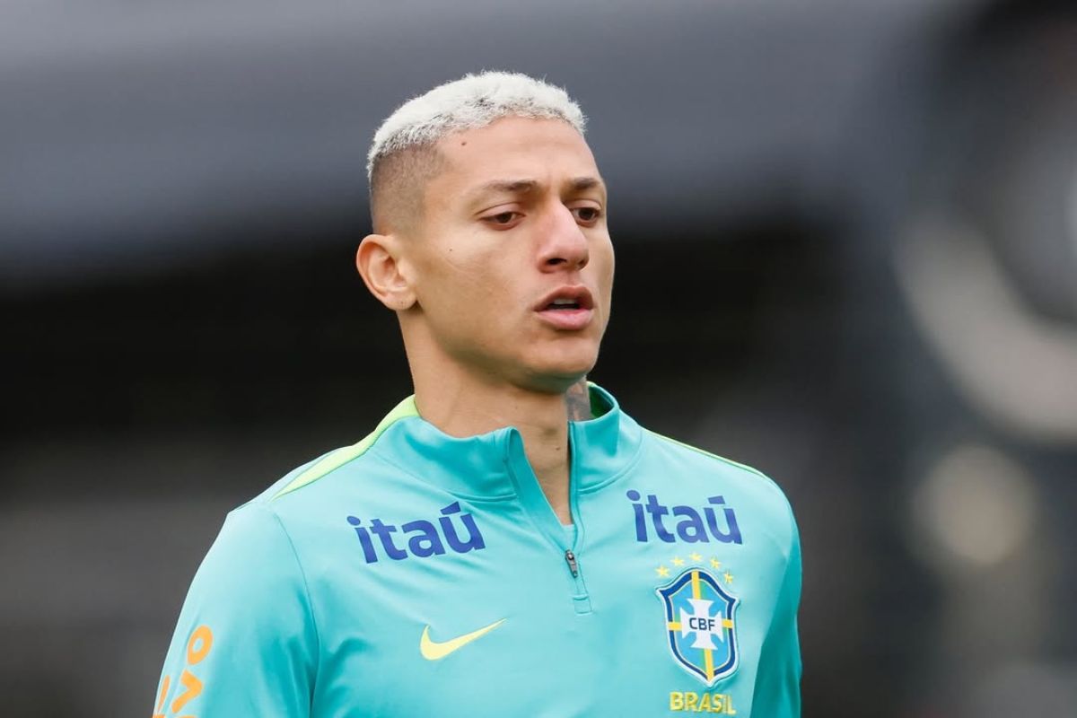 Jogador fora da Copa supera convocados em engajamento nas redes 19 Richarlison com a seleção