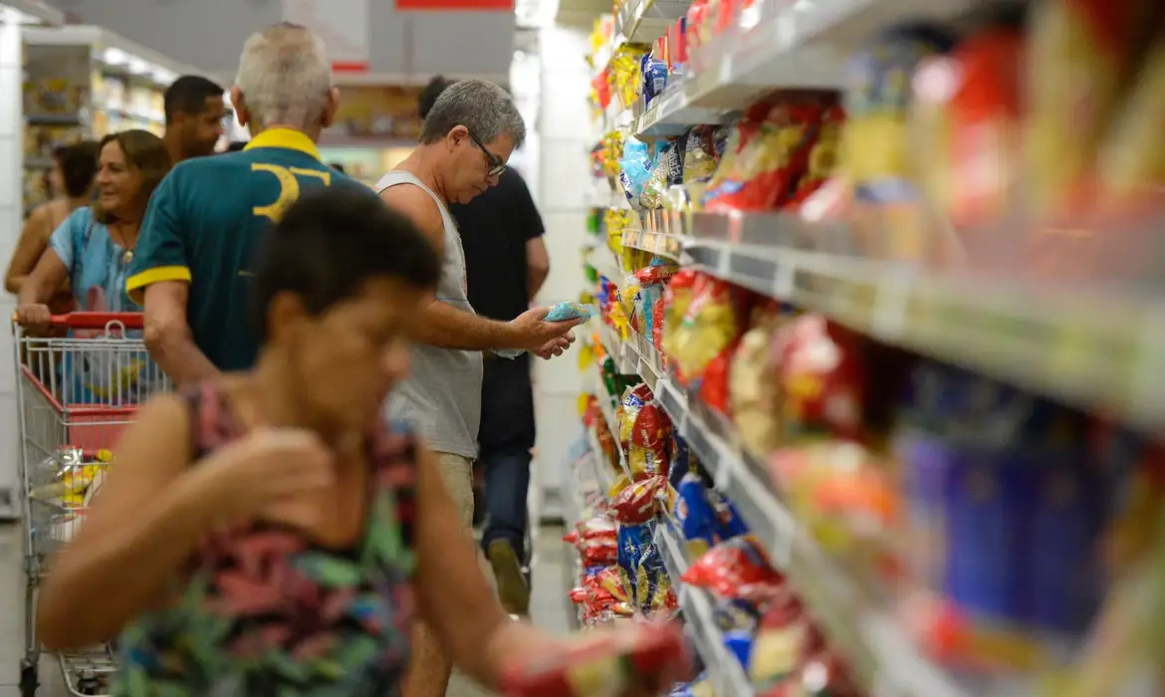 Governo notifica 115 empresas por irregularidades em vale-alimentação