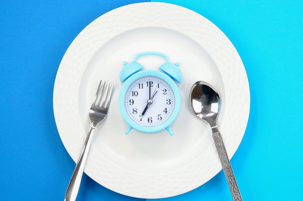 Comer em uma janela de até 9 horas pode proteger o cérebro na velhice