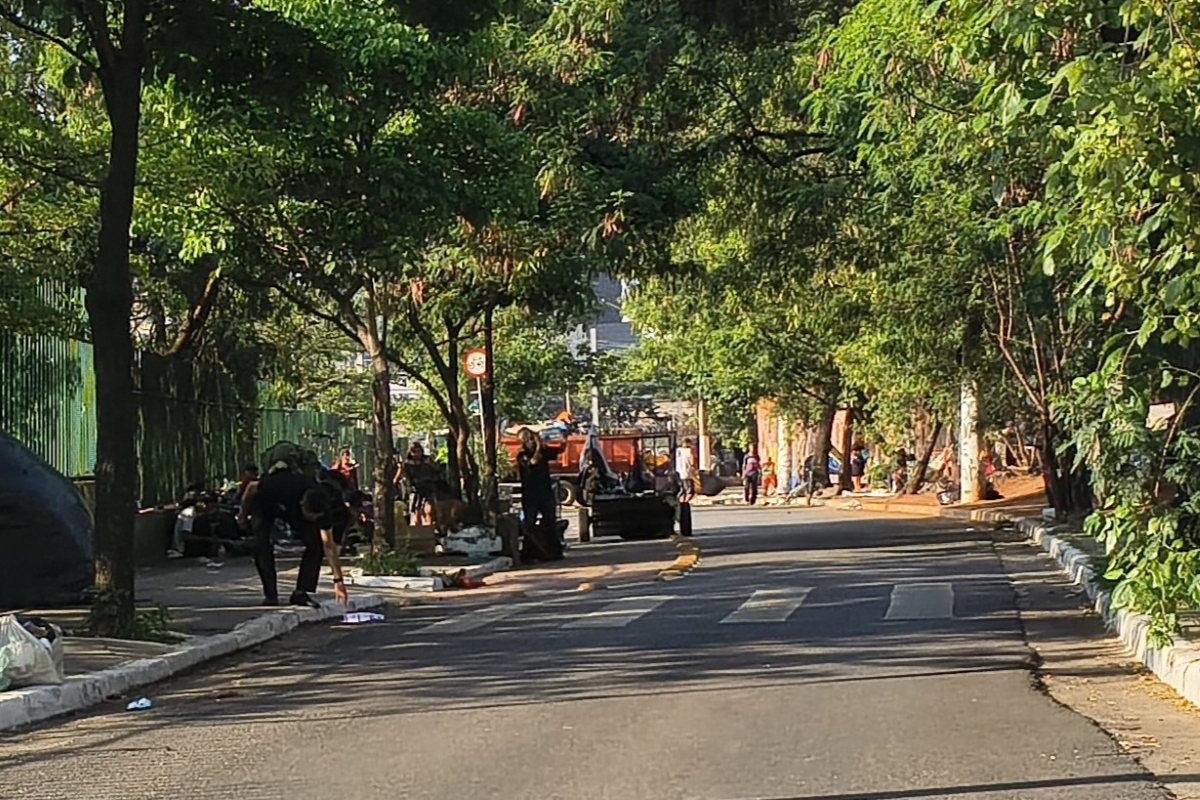 Internações de usuários triplicaram com cerco policial na Cracolândia 28 Cracolândia ao lado do Memorial