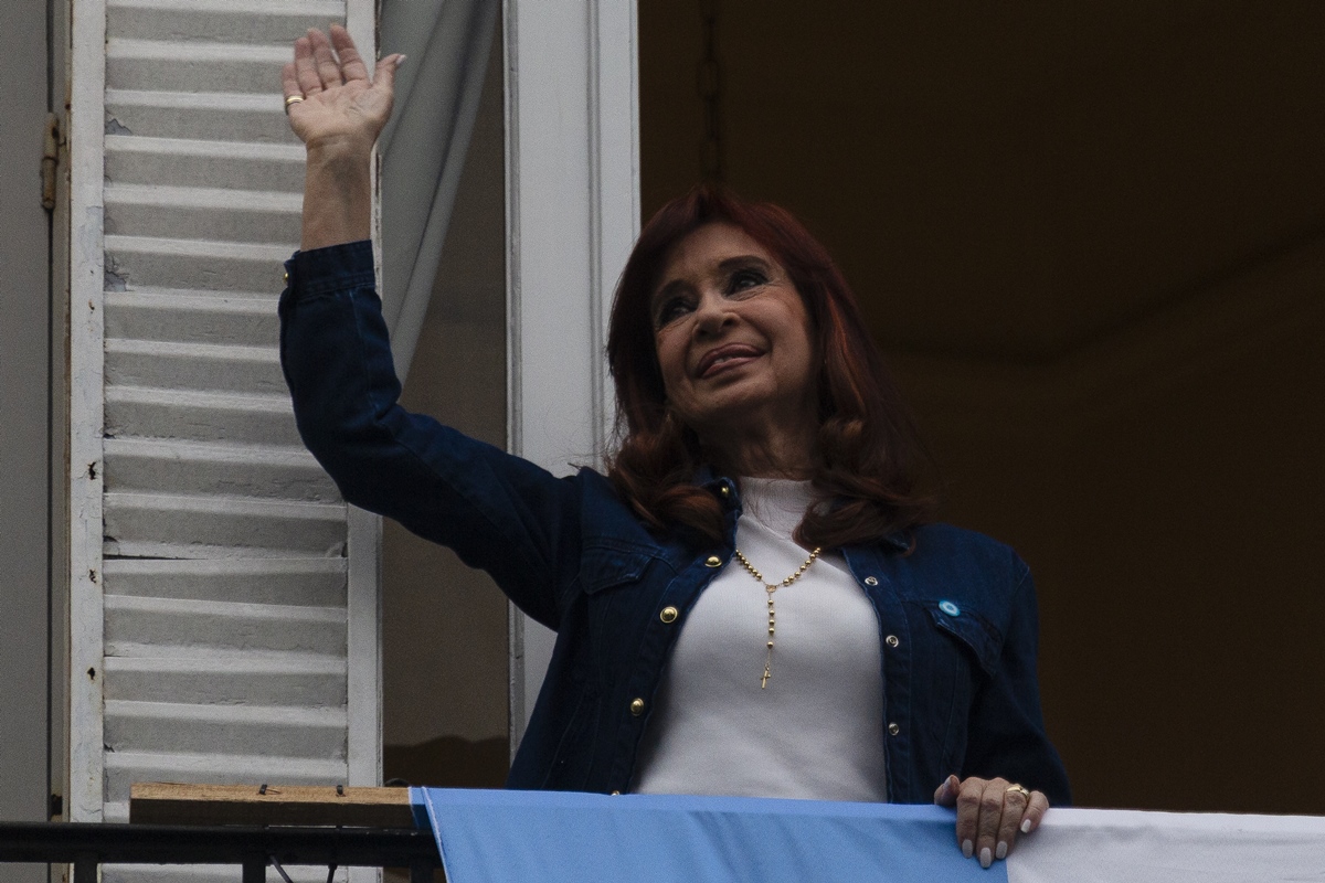 Cristina Kirchner contrata advogado brasileiro para reverter condenação