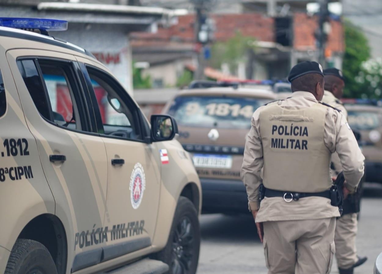 PMs são alvo de operação após mortes de jovem e adolescente na Bahia