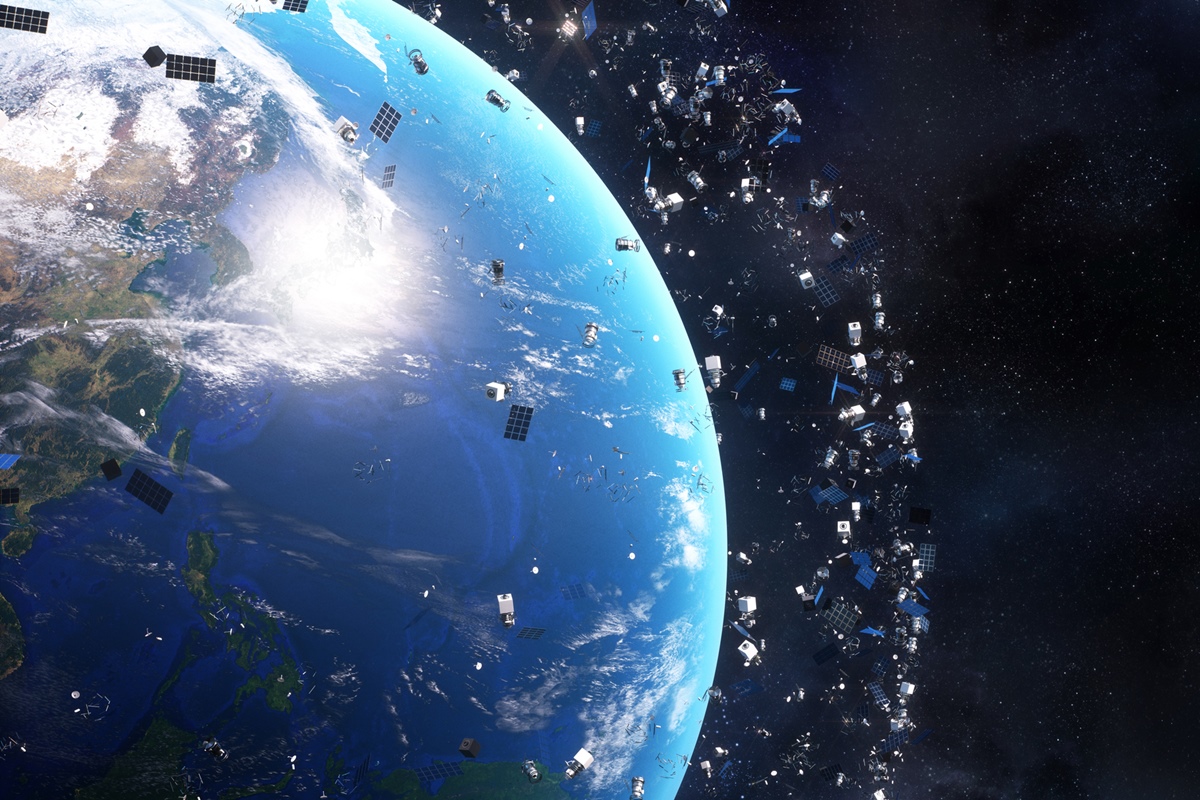 Acúmulo de lixo espacial na órbita da Terra ameaça satélites e serviços
