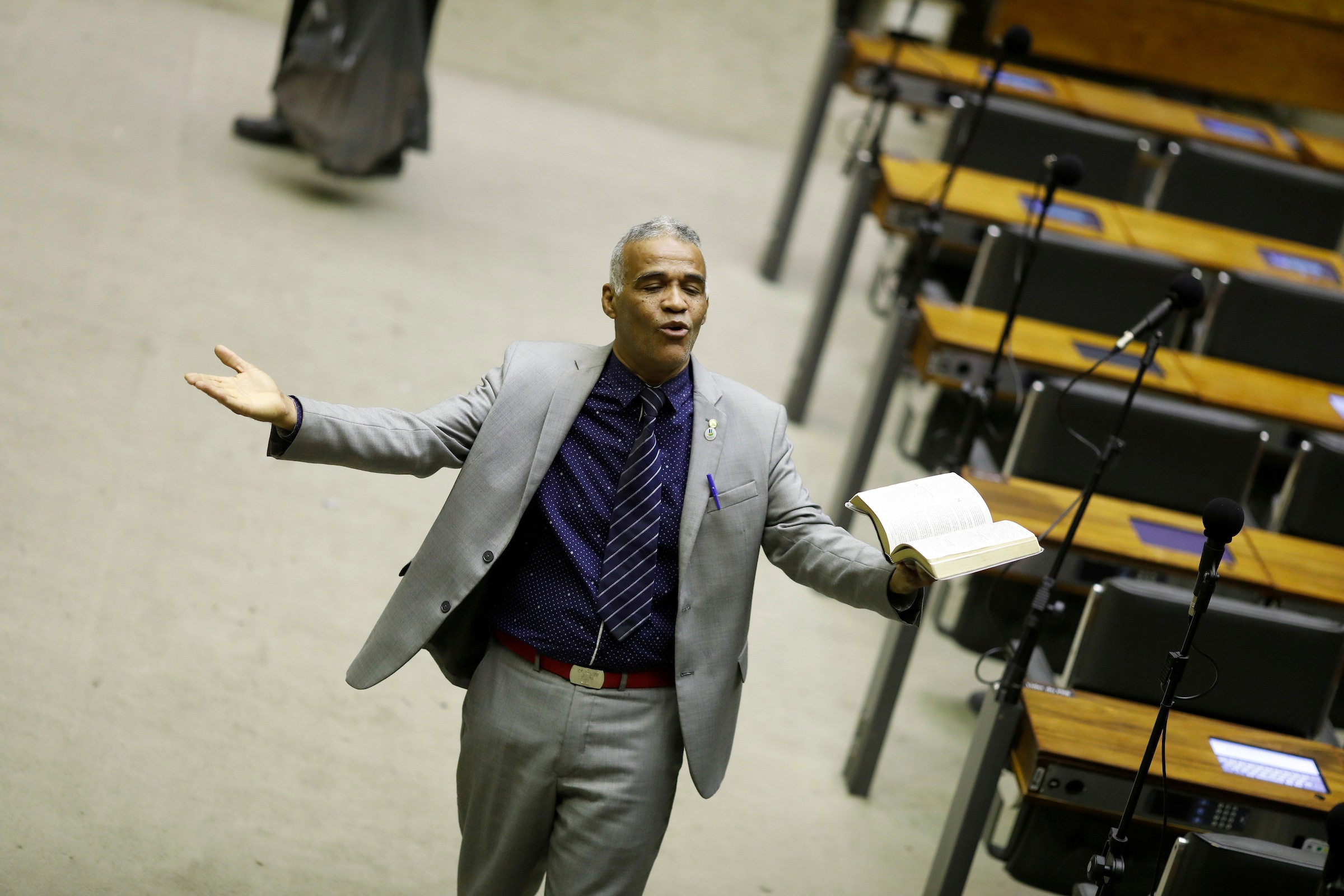 Deputado federal mais votado da Bahia aciona MP contra prefeito de Salvador
