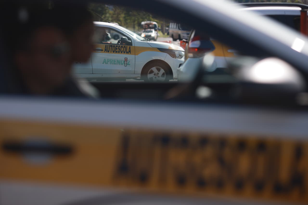 Exame toxicológico vira obrigatório para 1ª CNH em MG; veja o que muda