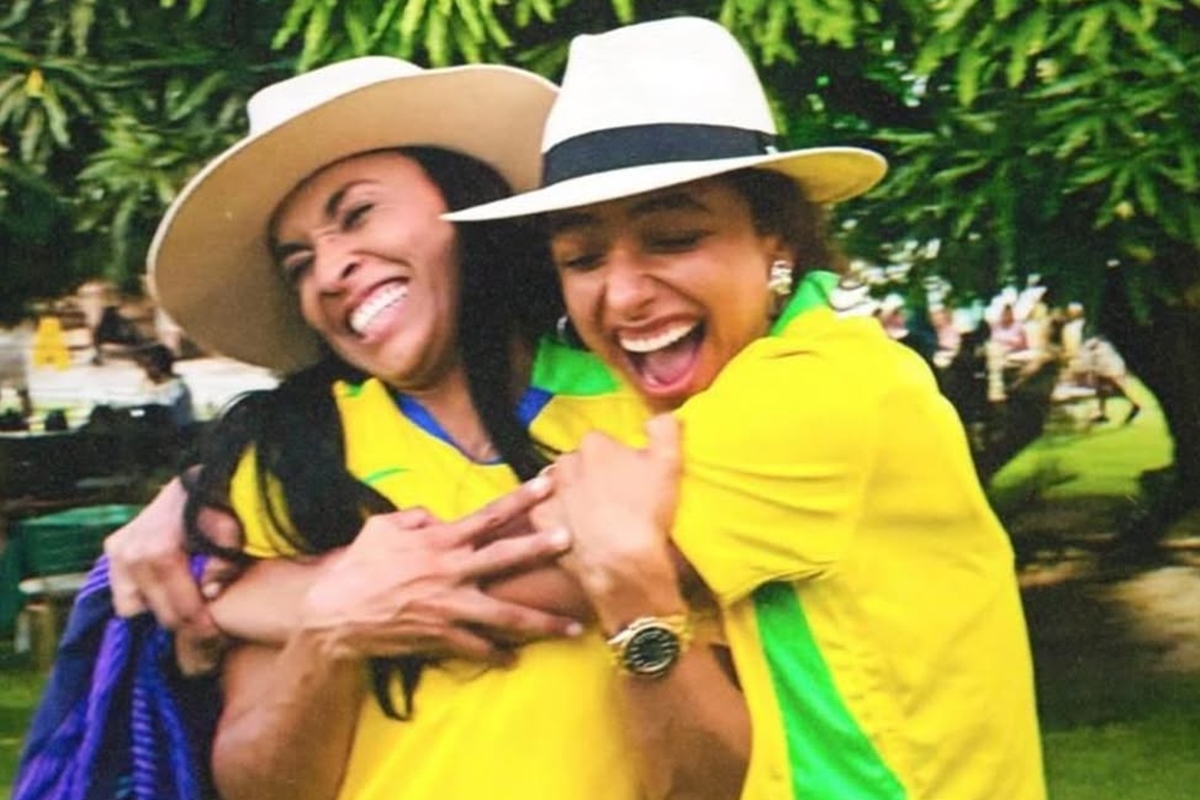 Marta é igual Neymar? Comparação viraliza e web defende jogadora 16 Marta ao lado de Alice Carvalho