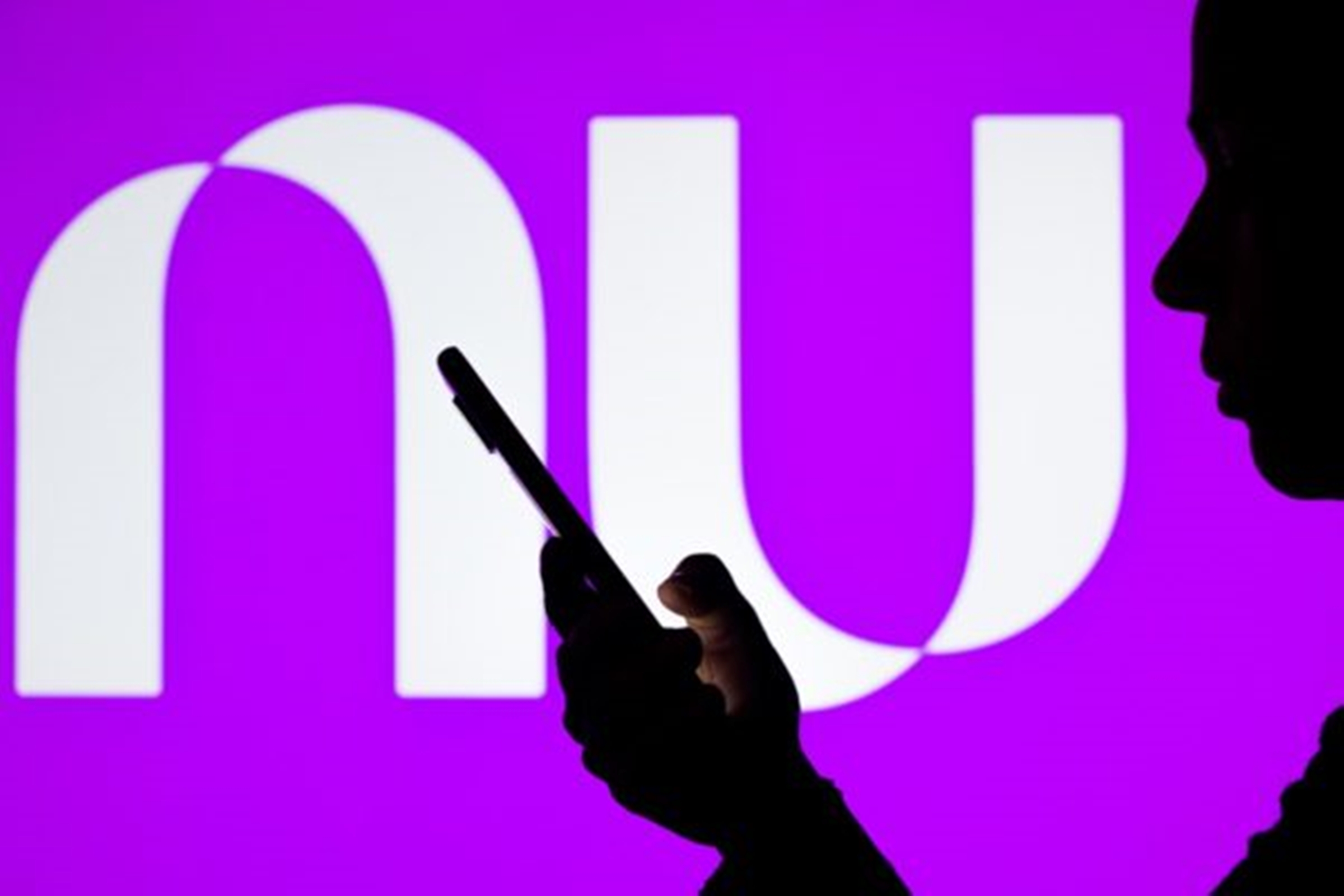 Nubank apresentou instabilidade no acesso ao app nesta sexta (14/8)