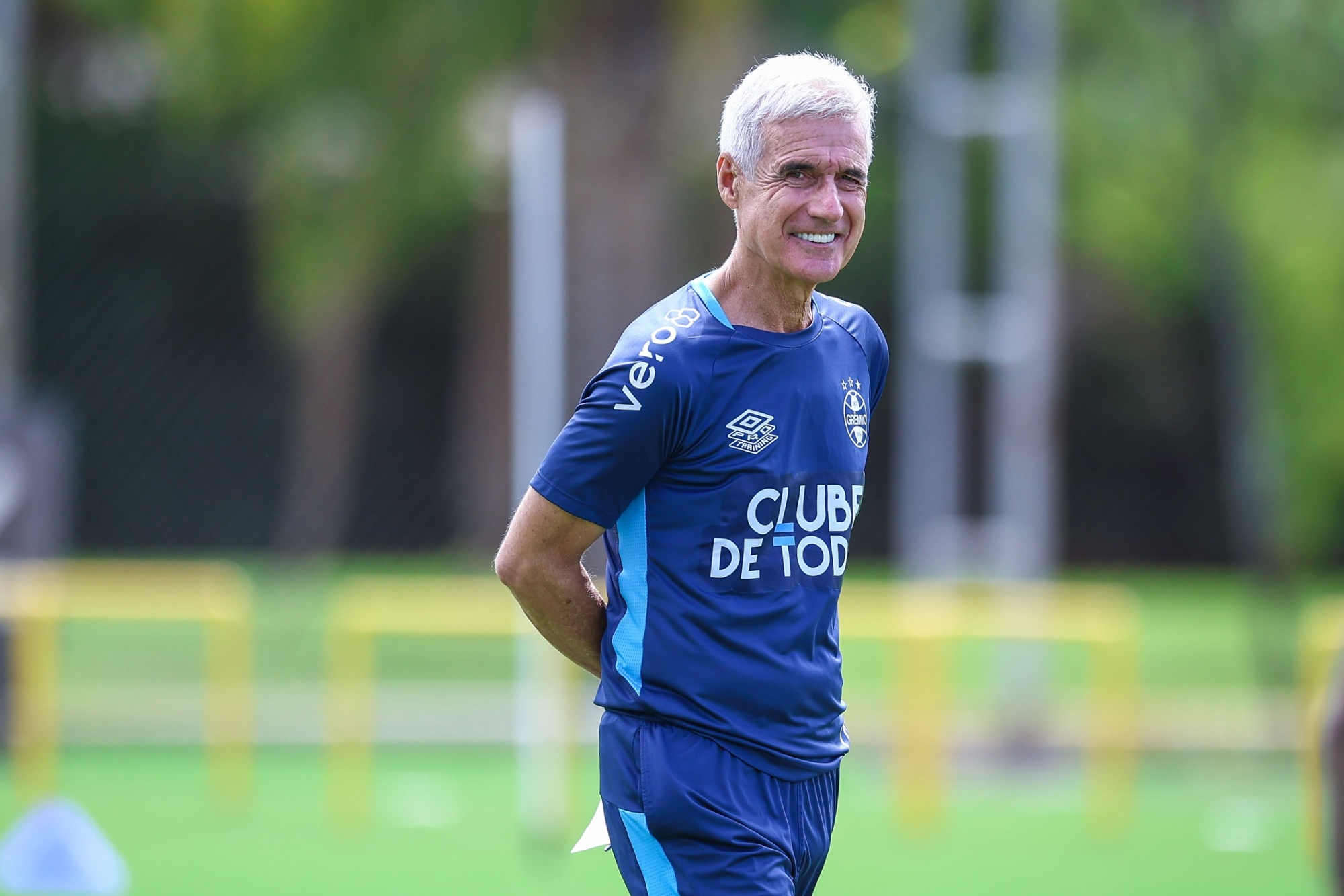 Luís Castro elogia Grêmio após virada sobre Cruzeiro