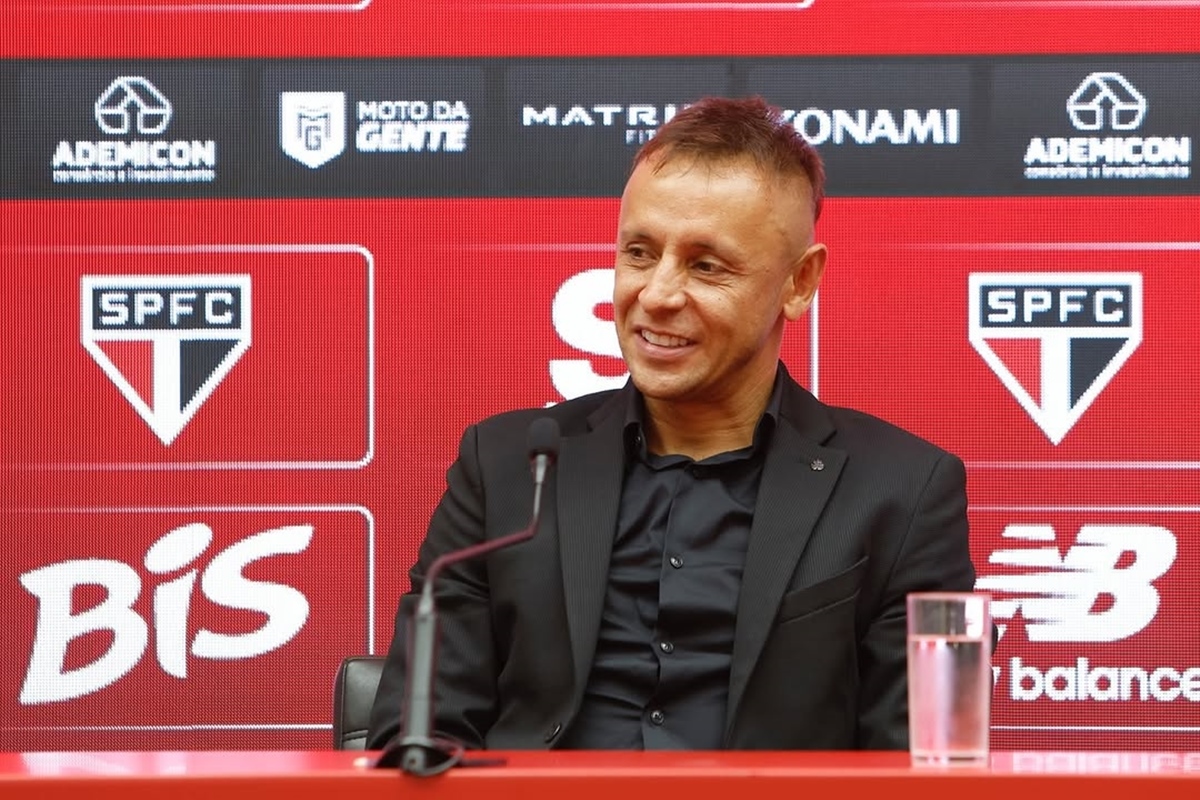 São Paulo oficializa Rafinha como novo executivo de futebol