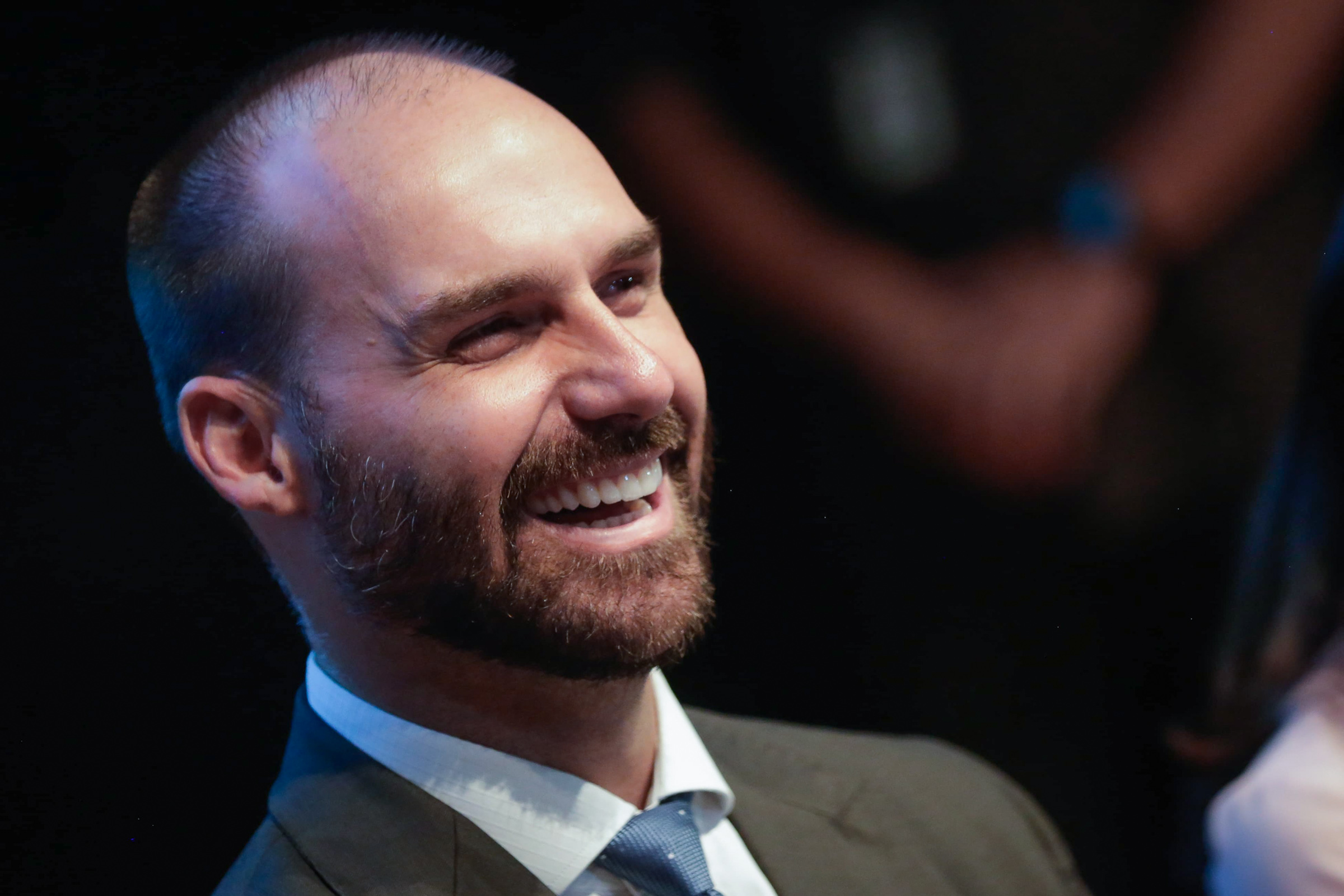 Eduardo diz que não vai pedir cidadania dos EUA: "Quero retornar ao Brasil"